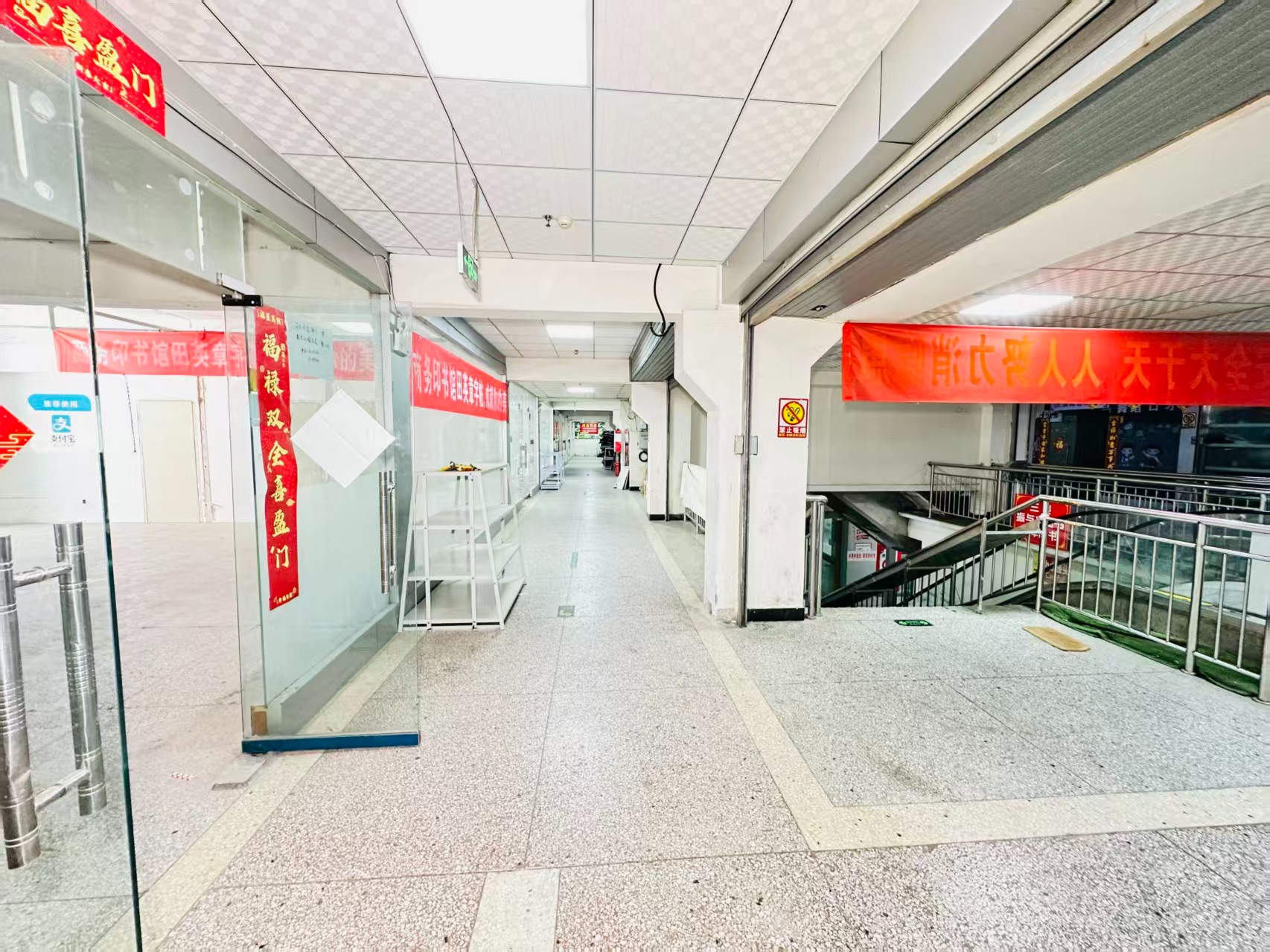 行署路引入人工智能技术应用场景，推动AI与商业、零售、电商、企业服务等领域融合发展。